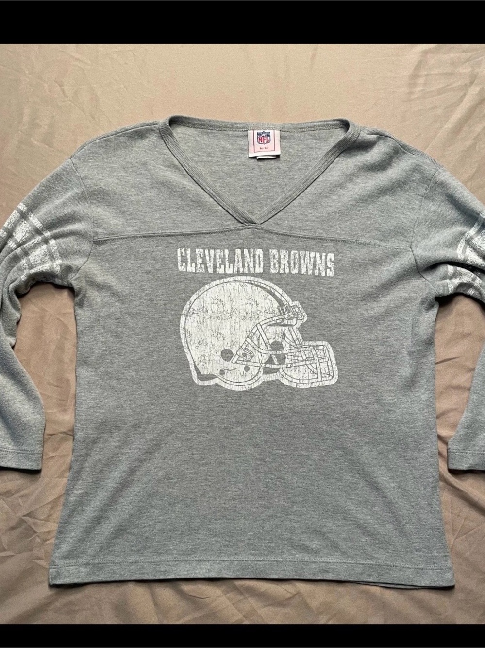 Cleveland Browns V-Neck Shirt Womens Medium 3/4 Sleeve Gray Distressed Graphic